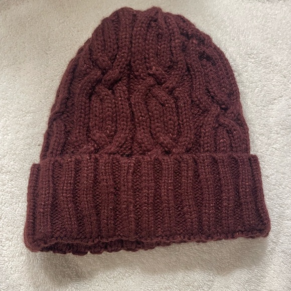 North Face Cable Knit Minna Beanie in a burgundy - Picture 2 of 4